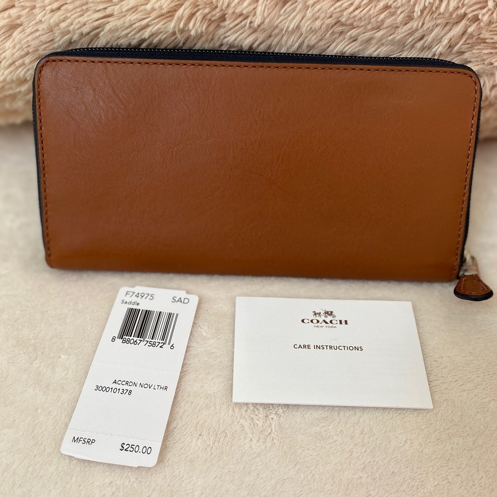 Coach men's accordion zip wallet - Picture 2 of 5